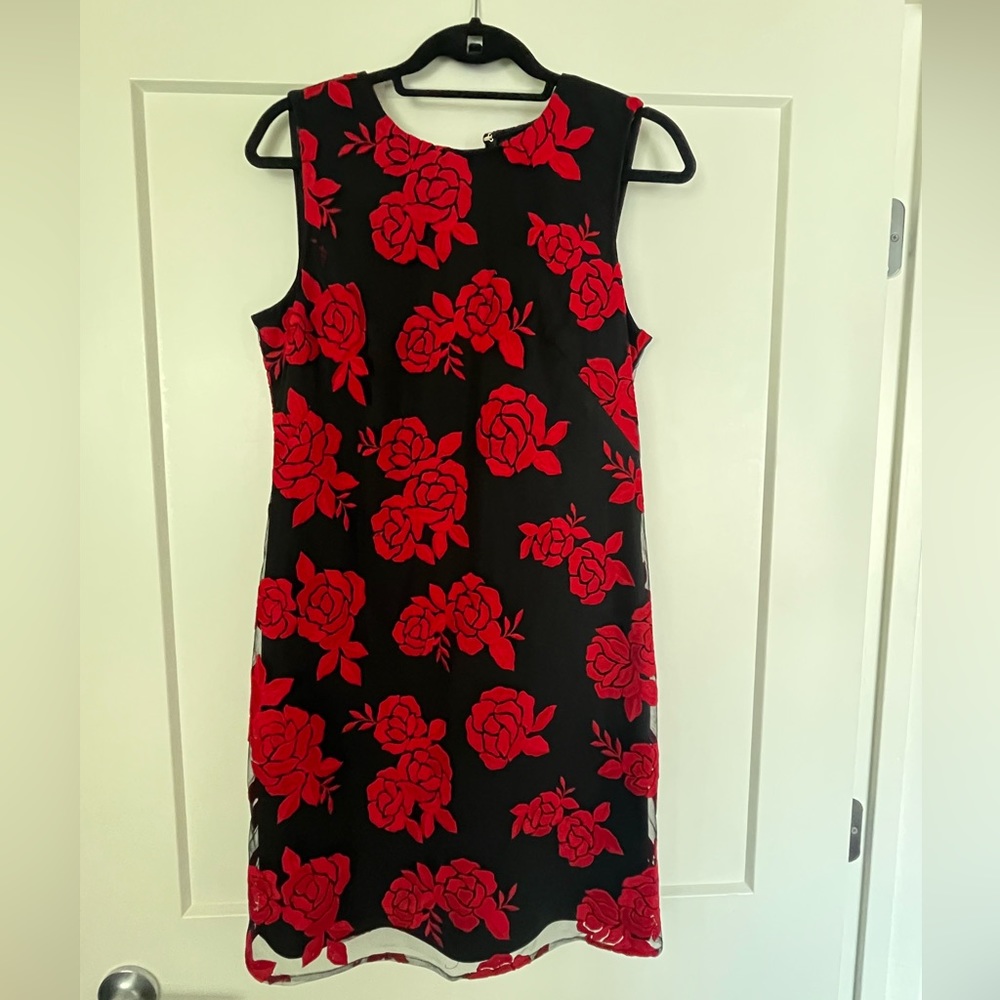 Pretty romantic red rose black mini cocktail dress. TAGS STILL ON